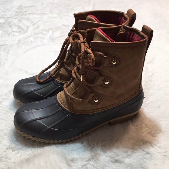 tommy hilfiger snow shoes